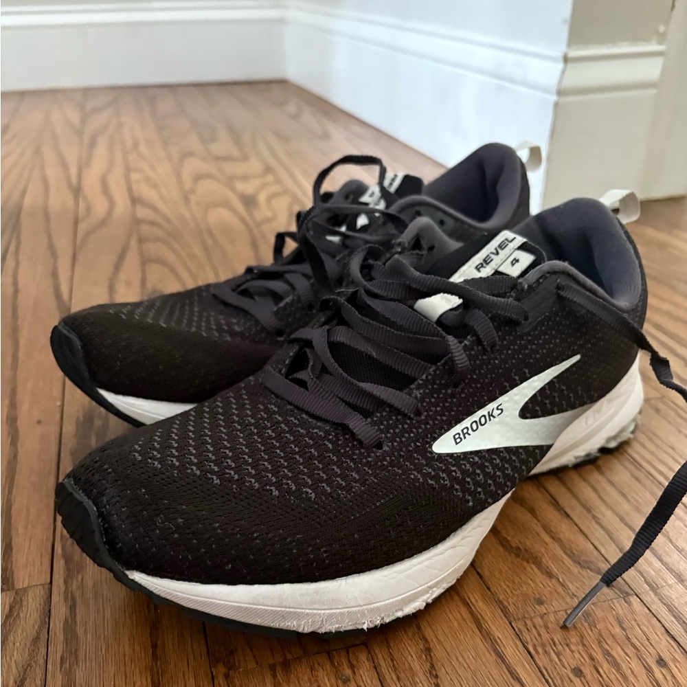 Brooks Revel Sneakers